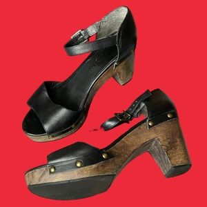 Black leather wooden Swedish has been style size 8